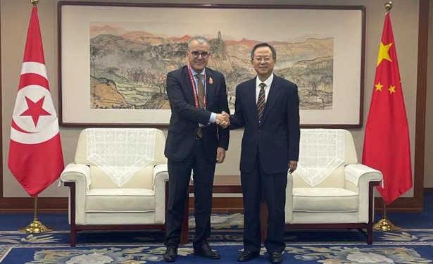 Tunisie-Chine : Le ministre de l’Économie et de la planification assiste à la réunion annuelle de la Banque asiatique d’investissement dans les infrastructures et coordonne une série de rencontres