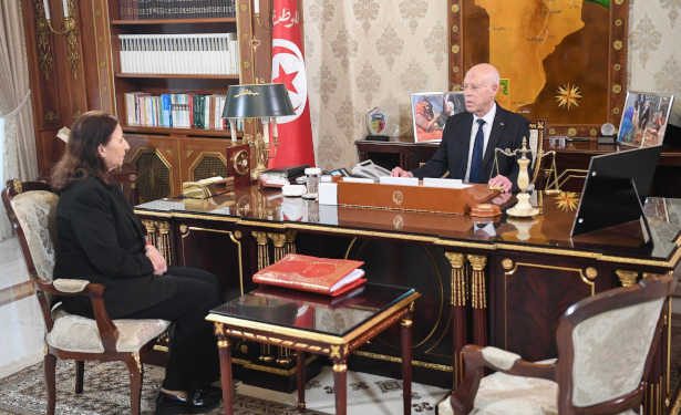 Tunisie :  » Servir les citoyens constitue un devoir sacré que chaque fonctionnaire doit assumer » affirme le président de la République