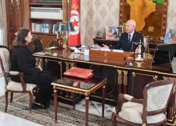 Tunisie : Le président de la République menace les responsables « irresponsables » de les remplacer par des chômeurs