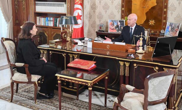 Tunisie : Le président de la République menace les responsables « irresponsables » de les remplacer par des chômeurs