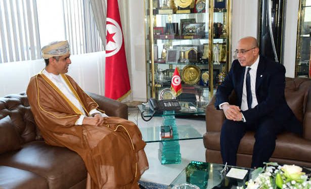 Tunisie : Le ministre de la Défense nationale reçoit l&rsquo;ambassadeur du Sultanat d&rsquo;Oman en Tunisie, Dr Hilal bin Abdullah Al-Sinani