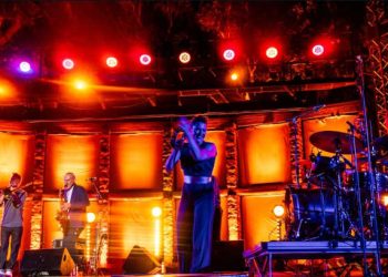 Tunisie : « Robin Bennett » sur la scène du Festival international de Hammamet, une musique qui transcende les frontières et célèbre la liberté