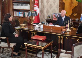 Tunisie : Le chef de l&rsquo;Etat  appelle à la nécessité de lever tous les obstacles pour relancer l’économie et ouvrir la voie à travers de nouveaux lois