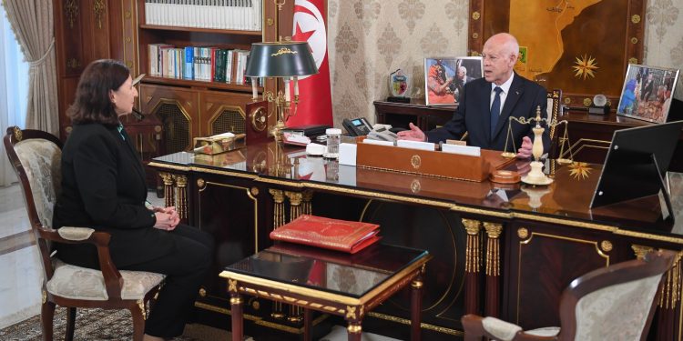 Tunisie : Le chef de l’Etat appelle à la nécessité de lever tous les obstacles pour relancer l’économie et ouvrir la voie à travers de nouveaux lois