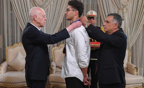 Tunisie : Le président de la République reçoit le champion tunisien Ahmed Jawadi au palais de Carthage