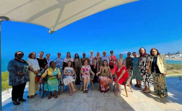Tunisie : L&rsquo;Ambassadrice de la République de l&rsquo;Inde, Dr.Devyani Uttam, rend hommage à la femme Tunisienne à l&rsquo;occasion de sa fête nationale,  en compagnie des chefs de missions diplomatiques et de pionnières tunisiennes
