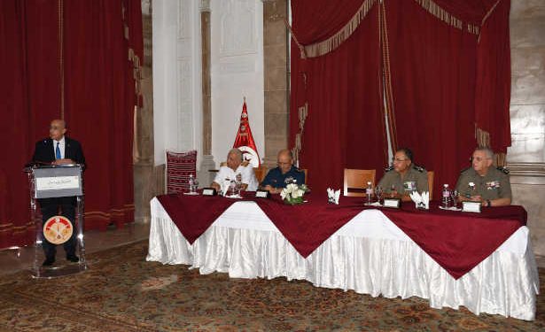 Tunisie : Le ministre de la Défense Nationale préside la cérémonie de la célébration de la journée du savoir à l’institution militaire