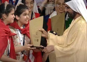 Son Altesse Cheikh Mohammed bin Rashid Al Maktoum, Vice-Président et Premier Ministre des Émirats Arabes Unis et Souverain de Dubaï, honore les jumelles tunisiennes, Bissane et Bilsane Kouka avec le Prix du concours de lecture arabe « Arab Reading Challenge » (ARC)2025