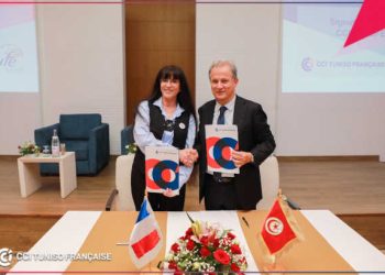 Tunisie : 𝐬𝐢𝐠𝐧𝐚𝐭𝐮𝐫𝐞 𝐝’𝐮𝐧𝐞 𝐜𝐨𝐧𝐯𝐞𝐧𝐭𝐢𝐨𝐧 𝐝𝐞 𝐩𝐚𝐫𝐭𝐞𝐧𝐚𝐫𝐢𝐚t entre la Chambre de Commerce et d’Industrie Tuniso Française CCI TF  et l’Union des Français de l&rsquo;Etranger – Monde – 𝐒𝐞𝐜𝐭𝐢𝐨𝐧 𝐒𝐨𝐮𝐬𝐬𝐞 pour renforcer l’accompagnement des entreprises françaises dans la région