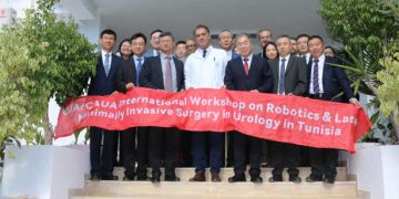 La Tunisie réalise un bond en avant : Une présentation novatrice de chirurgie mini-invasive à l’hôpital Habib Thameur