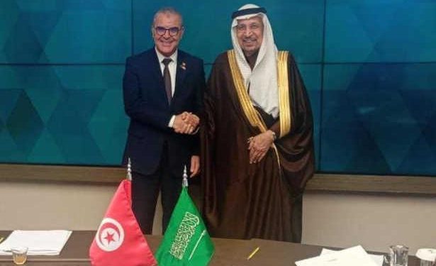 12ème session de la commission mixte tuniso-saoudienne : Le ministre de l&rsquo;économie rencontre le ministre de l’Industrie et des Ressources minérales du Royaume d’Arabie Saoudite, M. Bandar bin Ibrahim Al-Khorayef