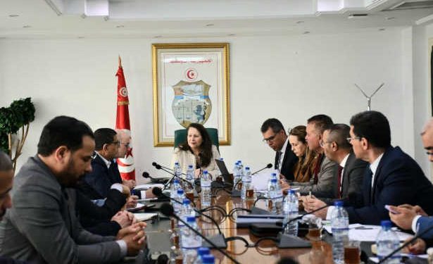 Tunisie : Le comité de direction valide la charte de compétitivité pour favoriser le secteur des Industries électroniques