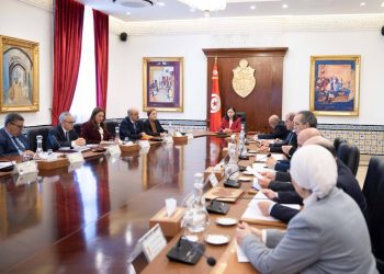 Tunisie: La cheffe du gouvernement préside une réunion du Conseil des ministres consacrée à l’augmentation des salaires dans les secteurs public et privé
