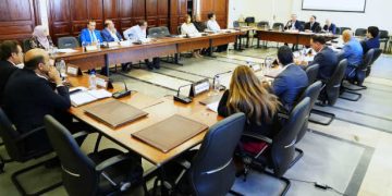 Code des changes : le Parlement poursuit les consultations sur une réforme jugée stratégique