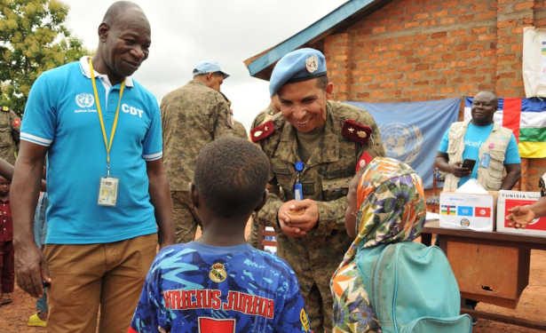 Les Casques bleus tunisiens célèbrent la Journée de l’enfant africain en République centrafricaine