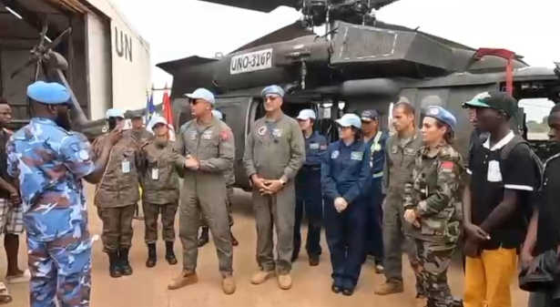 L’unité tunisienne de transport aérien déployée à Bangui célèbre la Journée internationale des Casques bleus