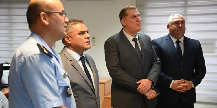 Le ministre de l&rsquo;Intérieur suit les opérations de lutte contre les incendies de forêt
