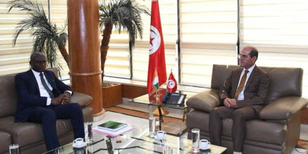 Tunisie-Côte d’Ivoire : renforcer la coopération dans l’industrie, l’énergie et l’investissement