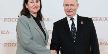 Sommet Russie-Afrique : La cheffe du gouvernement, Sarra Zaafrani Zenzri reçue au Kremlin par Vladimir Poutine